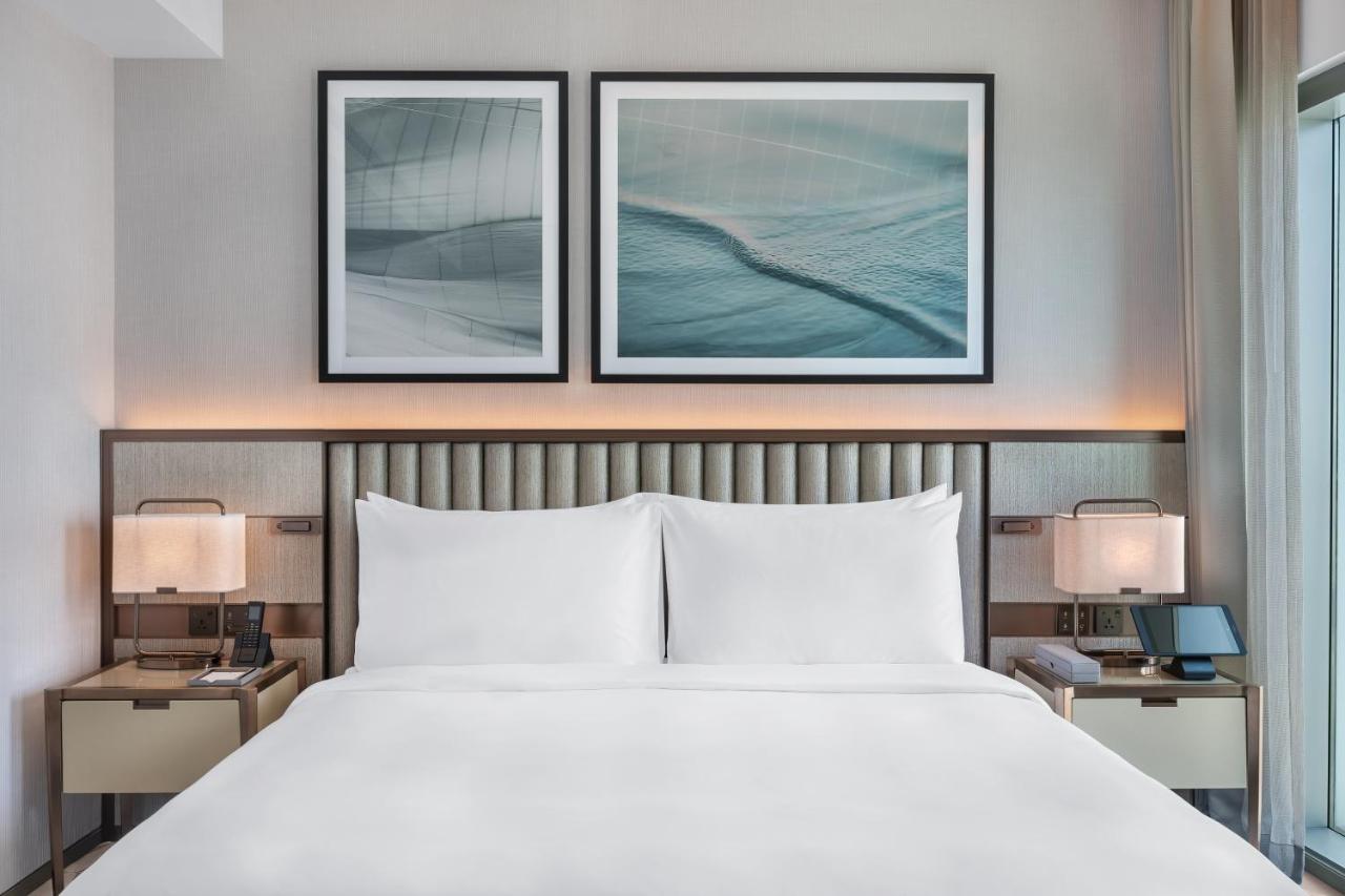 Address Creek Harbour Otel Dubai Dış mekan fotoğraf A guest room at the Hilton Garden Inn