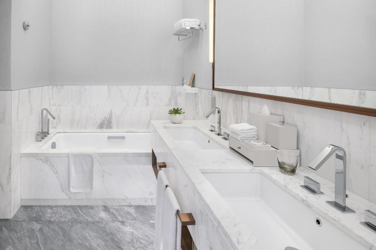 Address Creek Harbour Otel Dubai Dış mekan fotoğraf Bathroom