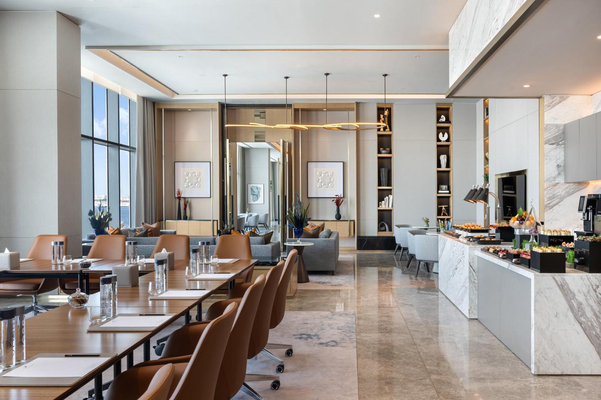 Address Creek Harbour Otel Dubai Dış mekan fotoğraf The Lounge at the airport